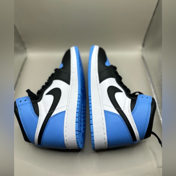 Size 5.5 (GS) - Jordan 1 High Retro OG UNC Toe (NEW). - Picture 6 of 8